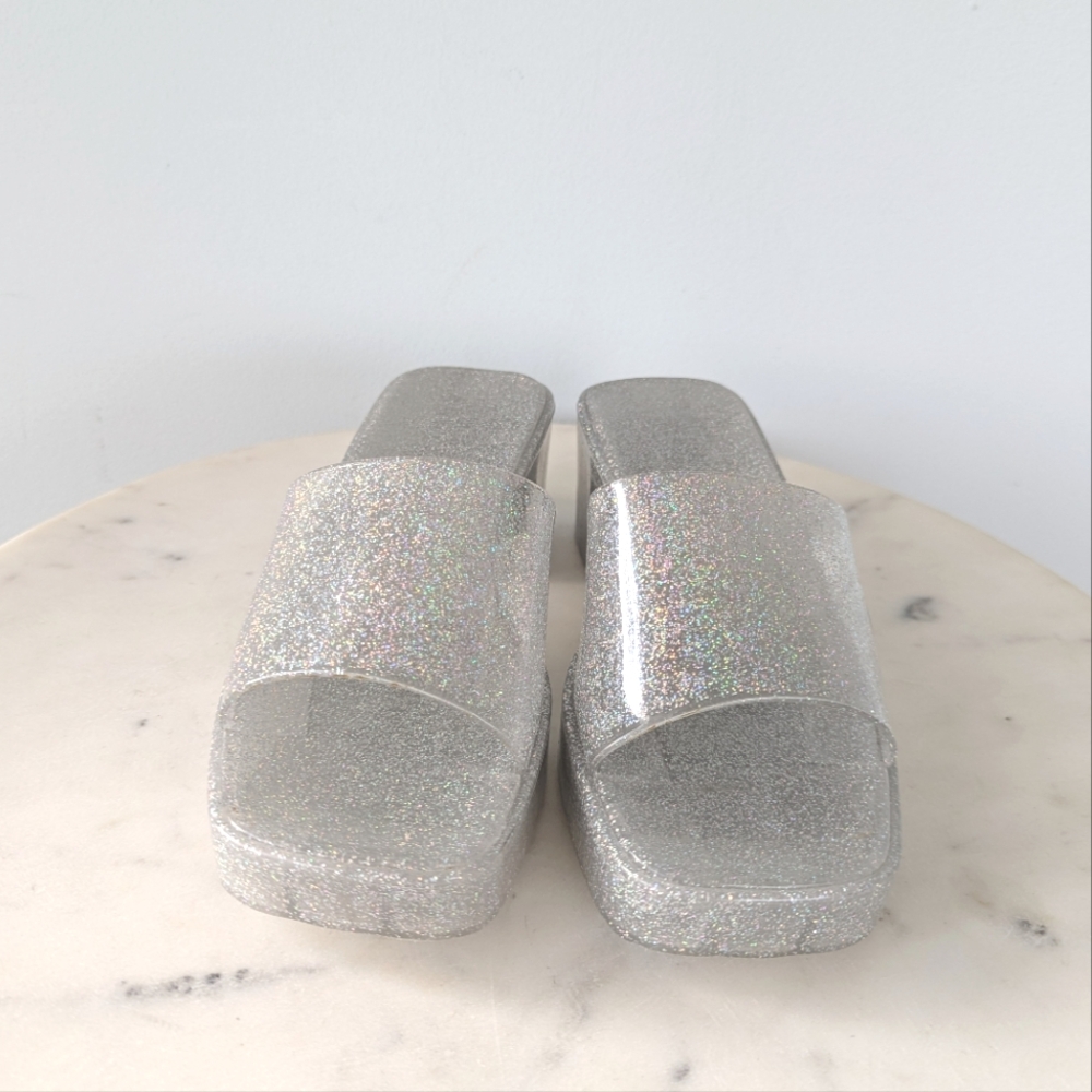 Crown & Ivy Women's Clear Silver Glitter Jelly Slip On Sandals - Picture 8 of 11